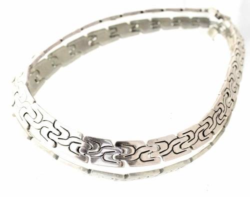 STRIKING SOLID HEAVY 111 gram STERLING SILVER NECKLACE WITH INTERESTING MOTIF. 925 AND 950 HALLMARKS