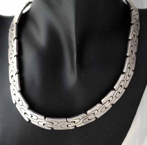 STRIKING SOLID HEAVY 111 gram STERLING SILVER NECKLACE WITH INTERESTING MOTIF. 925 AND 950 HALLMARKS