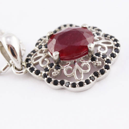 ELEGANT, REAL RUBY and BLACK SPINEL GEMSTONE FILIGREÉ STERLING SILVER PENDANT ON FACETED 40mm CHAIN