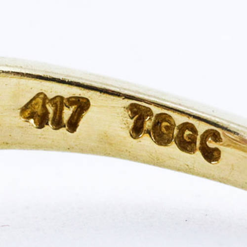 ELEGANT 10CT YELLOW GOLD VINTAGE AMETHYST SOLITAIRE RING. COMES WITH R6`000 JEWELLER CERTIFICATE