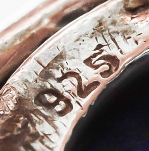 LARGE HANDCRAFTED LAPIS LAZULI CABOCHON and STERLING SILVER RING. INTERESTING WIRE DETAILING. 925