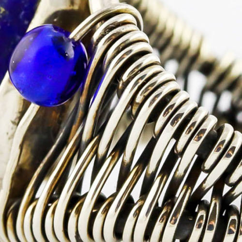 LARGE HANDCRAFTED LAPIS LAZULI CABOCHON and STERLING SILVER RING. INTERESTING WIRE DETAILING. 925