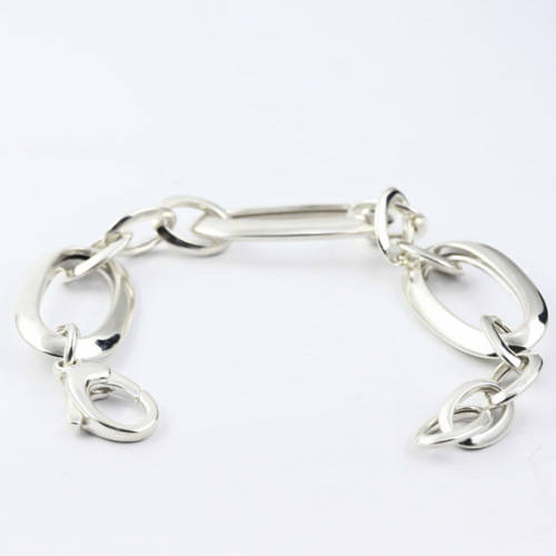LARGE ELONGATED LOOP LINK ITALIAN SOLID STERLING SILVER BRACELET WITH LARGE CLASP. 925. ITALY