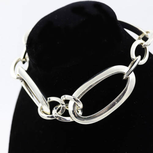 LARGE ELONGATED LOOP LINK ITALIAN SOLID STERLING SILVER BRACELET WITH LARGE CLASP. 925. ITALY