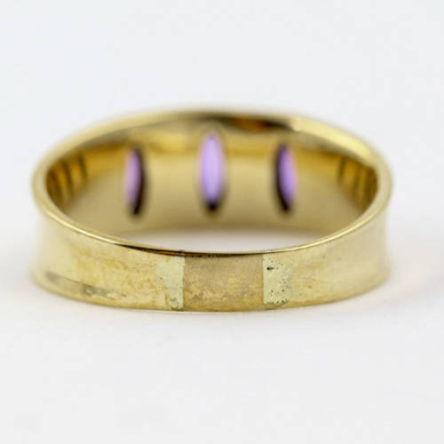 ENGLISH 9ct YELLOW GOLD RING.GLORIOUS ROYAL COLOUR REAL AMETHYSTS. JEWELLER CERT R10`000 incl