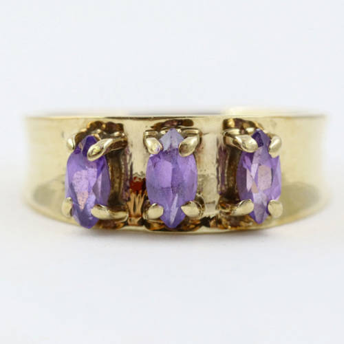 ENGLISH 9ct YELLOW GOLD RING.GLORIOUS ROYAL COLOUR REAL AMETHYSTS. JEWELLER CERT R10`000 incl