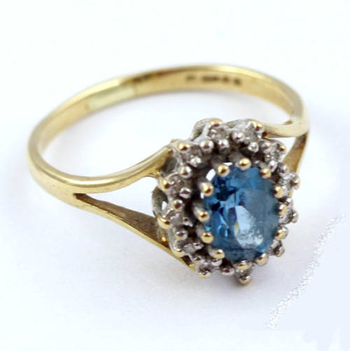 CLASSIC DESIGN  LONDON BLUE TOPAZ SOLITAIRE AND REAL DIAMOND FRAME 9CT YELLOW GOLD RING. 375.