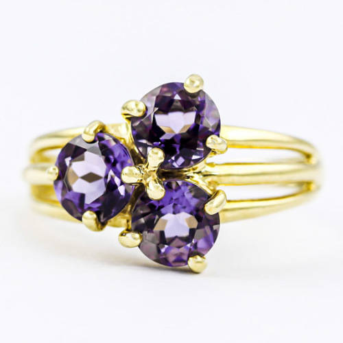 DEEP PURPLE AMETHYST TRILOGY 9CT YELLOW GOLD TRIPLE STRAND RING. *JEWELLER EVALUATION R14`000* Incld