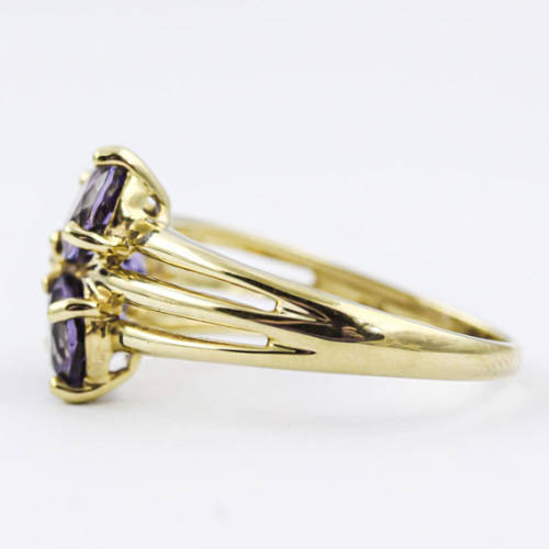 DEEP PURPLE AMETHYST TRILOGY 9CT YELLOW GOLD TRIPLE STRAND RING. *JEWELLER EVALUATION R14`000* Incld