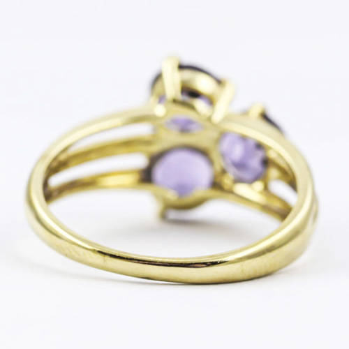 DEEP PURPLE AMETHYST TRILOGY 9CT YELLOW GOLD TRIPLE STRAND RING. *JEWELLER EVALUATION R14`000* Incld