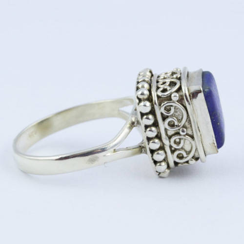 LARGE HANDCRAFTED LAPIS LAZULI SOLID STERLING SILVER RING. 925. HEAVY!