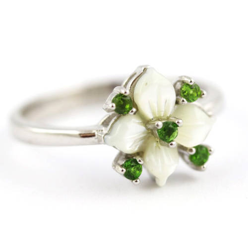 DAINTY FLORAL NATURAL CHROME DIOPSIDE AND MOTHER OF PEARL STERLING SILVER RING.925