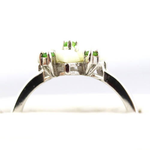 DAINTY FLORAL NATURAL CHROME DIOPSIDE AND MOTHER OF PEARL STERLING SILVER RING.925