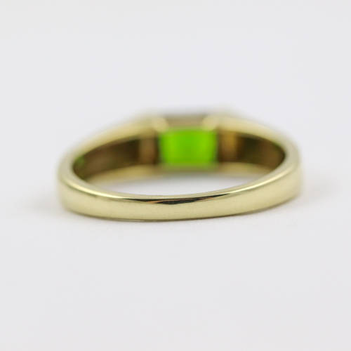 VINTAGE ENGLISH SQUARE CUSHION-CUT CHROME DIOPSIDE 9CT YELLOW GOLD RING. STRONG NATURAL COLOURS