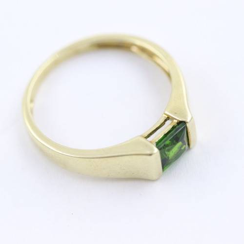VINTAGE ENGLISH SQUARE CUSHION-CUT CHROME DIOPSIDE 9CT YELLOW GOLD RING. STRONG NATURAL COLOURS