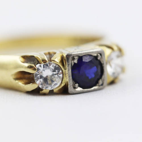 VINTAGE SAPPHIRE AND TOPAZ 14CT YELLOW GOLD RING. 585. * JEWELLER`S EVALUATION R15`000 *