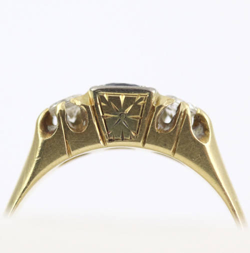 VINTAGE SAPPHIRE AND TOPAZ 14CT YELLOW GOLD RING. 585. * JEWELLER`S EVALUATION R15`000 *