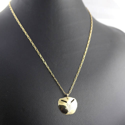 PRETTY 9CT YELLOW GOLD SAND DOLLAR PENDANT ON A 42CM CHAIN. *JEWELLER EVALUATION R8`000*