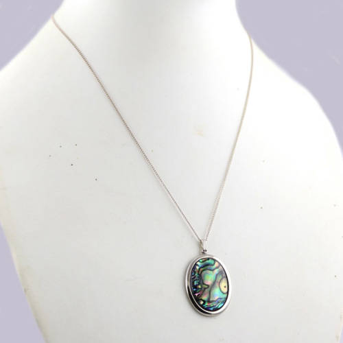 BEAUTIFUL VINTAGE ABALONE AND STERLING SILVER PENDANT ON 42 cm STERLING SILVER CHAIN