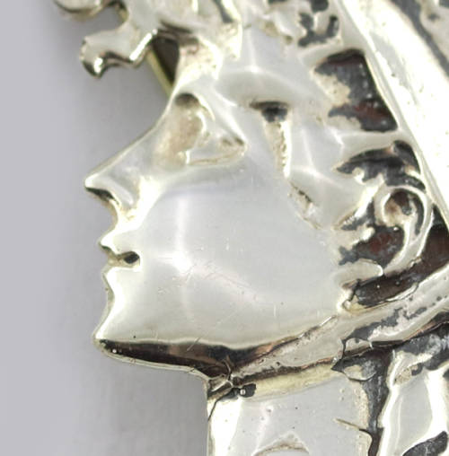 COLLECTABLE `LADY IN A HAT` SOLID STERLING SILVER BROOCH. HALLMARKED BIRMINGHAM 1989