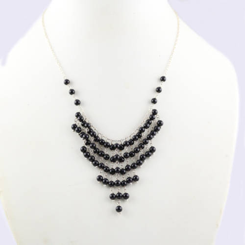 UNUSUAL STERLING SILVER FRINGE NECKLACE WITH A CASCADE OF 4MM ROUND BLACK SPINEL GEMSTONES. 925