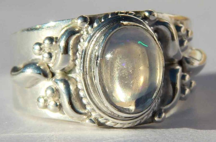 ETHIOPIAN OPAL STERLING SILVER RING!! Really beautiful! Size 6