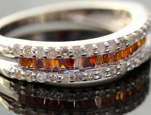 BEAUTIFUL 0,50 carat WHITE DIAMOND & RED DIAMOND RING IN 9ct WHITE GOLD FROM ENGLAND
