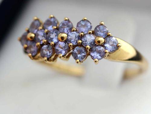 YELLOW GOLD 3-ROW NATURAL TANZANITE (0,32ct) RING. VINTAGE, BIRMINGHAM, ENGLAND.
