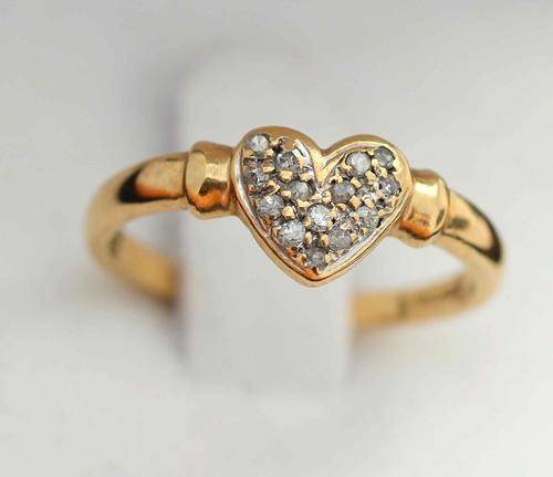 BEAUTIFUL LITTLE VINTAGE GOLD DIAMOND HEART SHAPE RING. 13 DIAMONDS, 10 POINTS. SHEFFIELD, ENGLAND