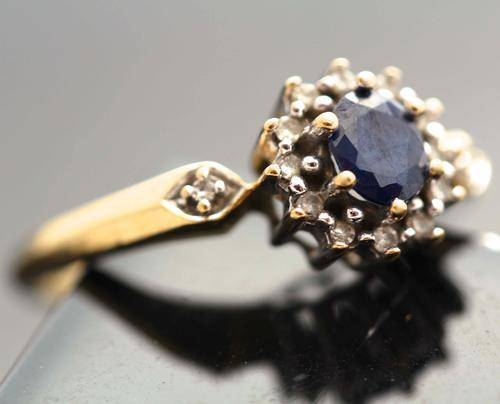 VINTAGE DARK BLUE SAPPHIRE AND DIAMOND RING. 9ct GOLD.