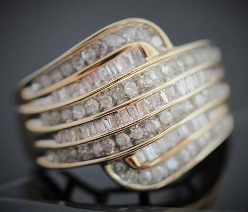 BROAD DIAMOND 0,98ct MULTI-STRAND 10ct YELLOW GOLD RING. *JEWELLER CERTIFIED R 34'194*  HEAVY 6,7g!