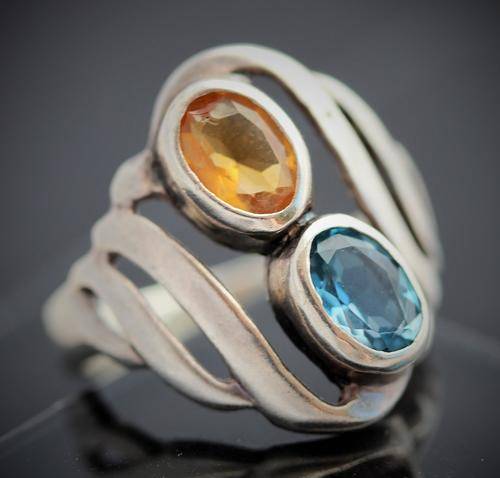GORGEOUS BLUE TOPAZ & CITRINE STERLING SILVER RING 925. A SOLID 4,7g