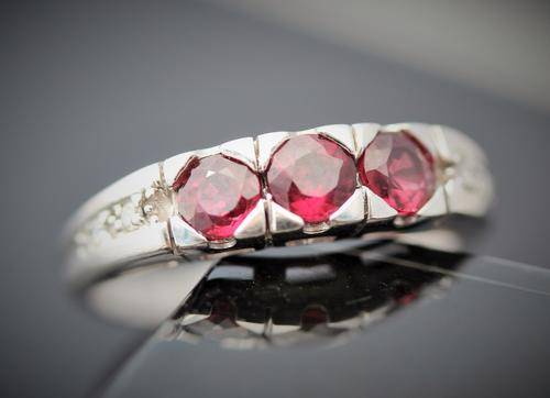 RUBY AND DIAMOND TRILOGY 9ct WHITE GOLD RING. BIRMINGHAM ASSAY!