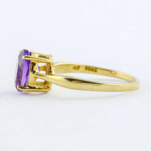 ELEGANT 10CT YELLOW GOLD VINTAGE AMETHYST SOLITAIRE RING. COMES WITH R6`000 JEWELLER CERTIFICATE