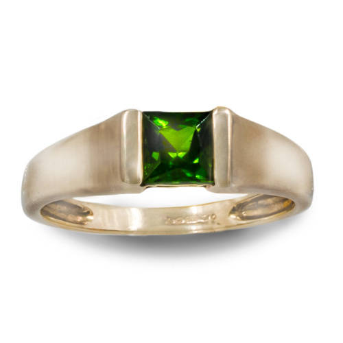 VINTAGE ENGLISH SQUARE CUSHION-CUT CHROME DIOPSIDE 9CT YELLOW GOLD RING. STRONG NATURAL COLOURS