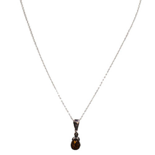 PRETTY BALTIC AMBER AND STERLING SILVER PENDANT ON A 44CM CHAIN
