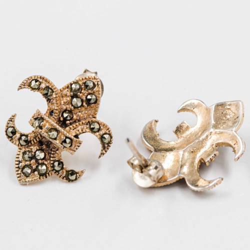 VINTAGE STERLING SILVER `FLEUR DE LIS` STUD EARRINGS SET WITH NATURAL MARCASITE