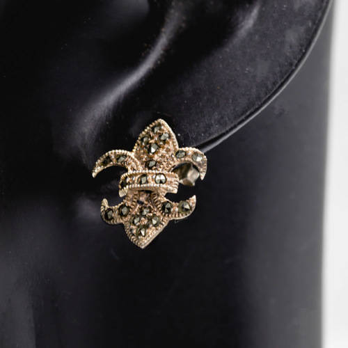 VINTAGE STERLING SILVER `FLEUR DE LIS` STUD EARRINGS SET WITH NATURAL MARCASITE