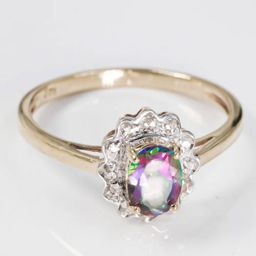 UNUSUAL MYSTIC TOPAZ AND DIAMOND YELLOW GOLD RING *JEWELLER EVALUATION R10`000*