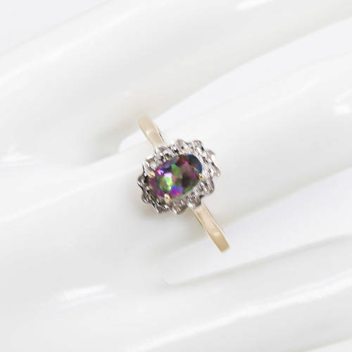 UNUSUAL MYSTIC TOPAZ AND DIAMOND YELLOW GOLD RING *JEWELLER EVALUATION R10`000*
