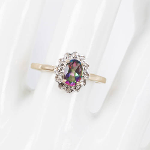 UNUSUAL MYSTIC TOPAZ AND DIAMOND YELLOW GOLD RING *JEWELLER EVALUATION R10`000*