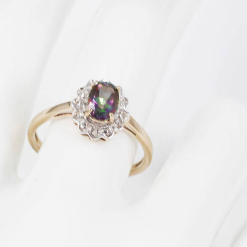 UNUSUAL MYSTIC TOPAZ AND DIAMOND YELLOW GOLD RING *JEWELLER EVALUATION R10`000*