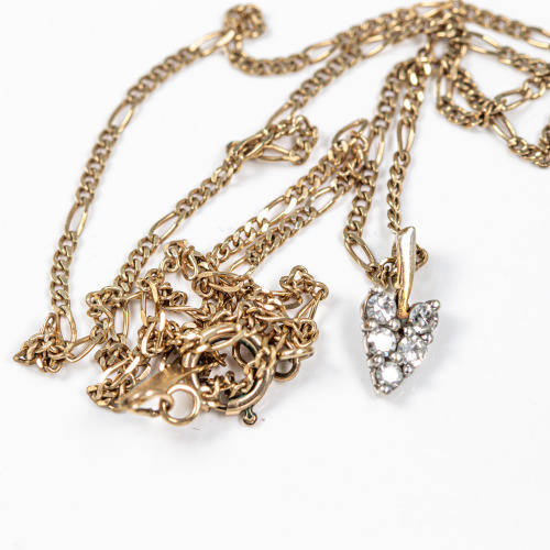 DIAMOND 9CT YELLOW GOLD STYLISED HEART PENDANT ON 46CM 9CT YELLOW GOLD FIGARO CHAIN. 375