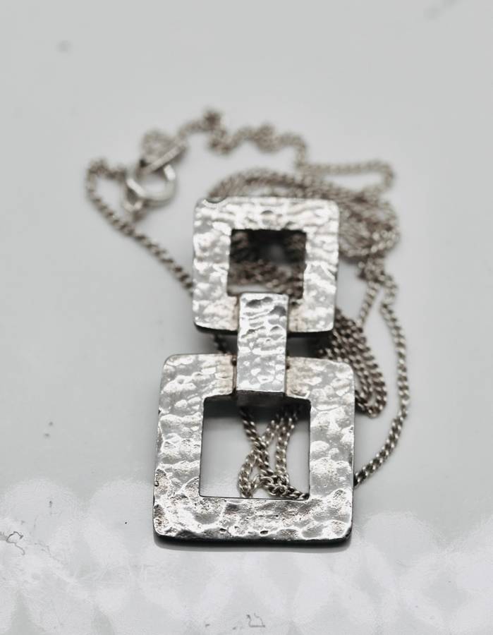 HANDCRAFTED VINTAGE STERLING SILVER PENDANT NECKLACE, CONTEMPORARY DESIGN. 925