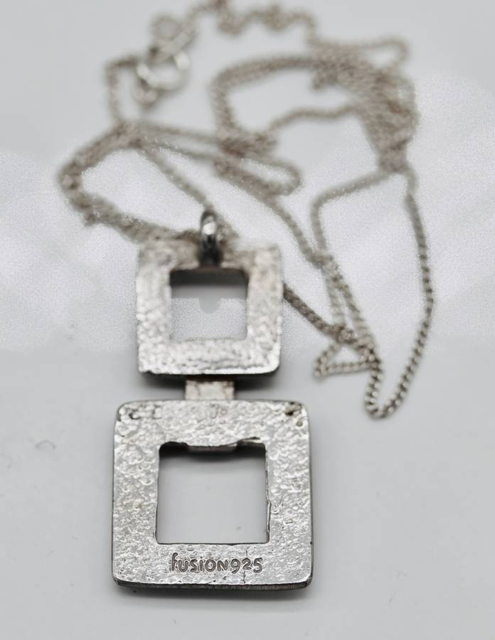 HANDCRAFTED VINTAGE STERLING SILVER PENDANT NECKLACE, CONTEMPORARY DESIGN. 925