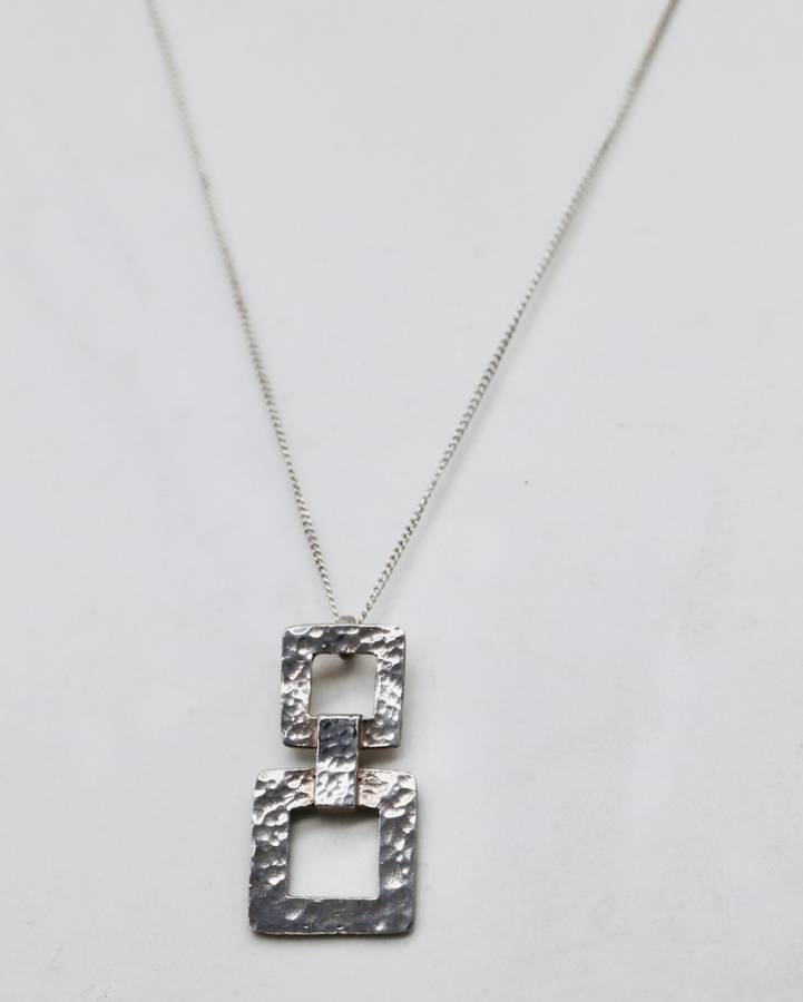 HANDCRAFTED VINTAGE STERLING SILVER PENDANT NECKLACE, CONTEMPORARY DESIGN. 925