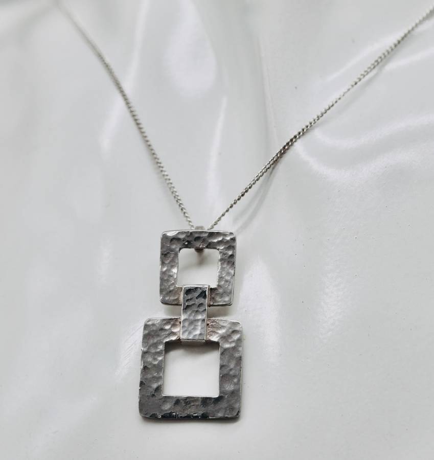 HANDCRAFTED VINTAGE STERLING SILVER PENDANT NECKLACE, CONTEMPORARY DESIGN. 925