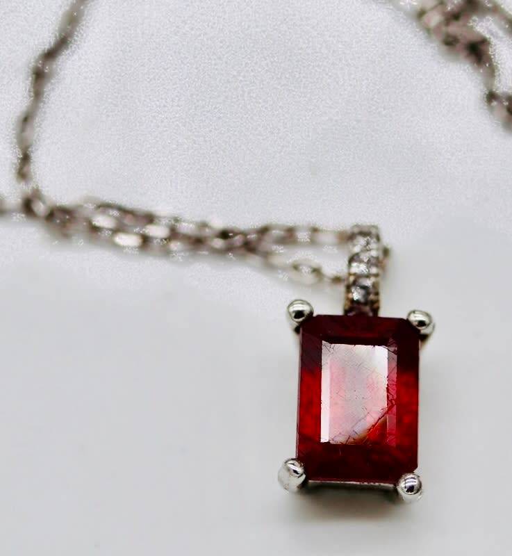 VINTAGE NATURAL GARNET STERLING SILVER PENDANT NECKLACE. 925