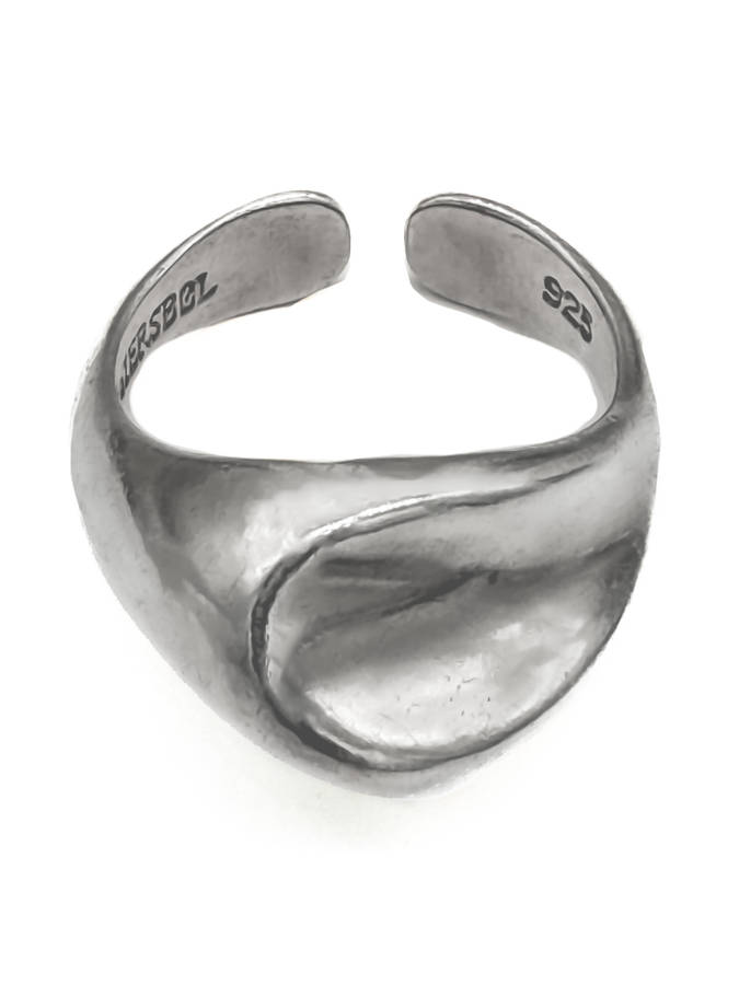 VINTAGE STERLING SILVER CONTOURED RING. HALLMARKED