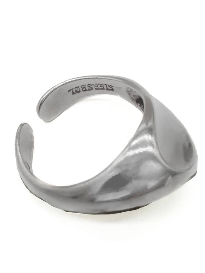 VINTAGE STERLING SILVER CONTOURED RING. HALLMARKED